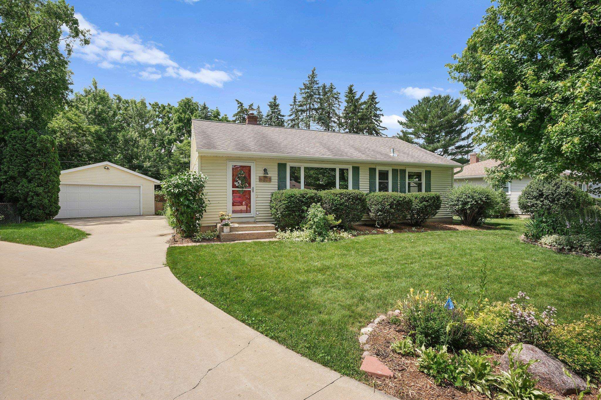 5325 Oak Crest Place