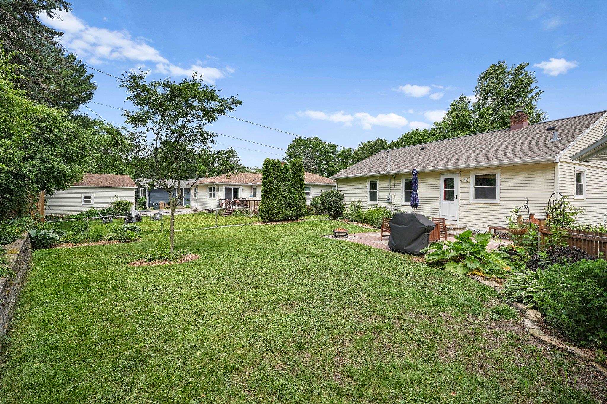 5325 Oak Crest Place