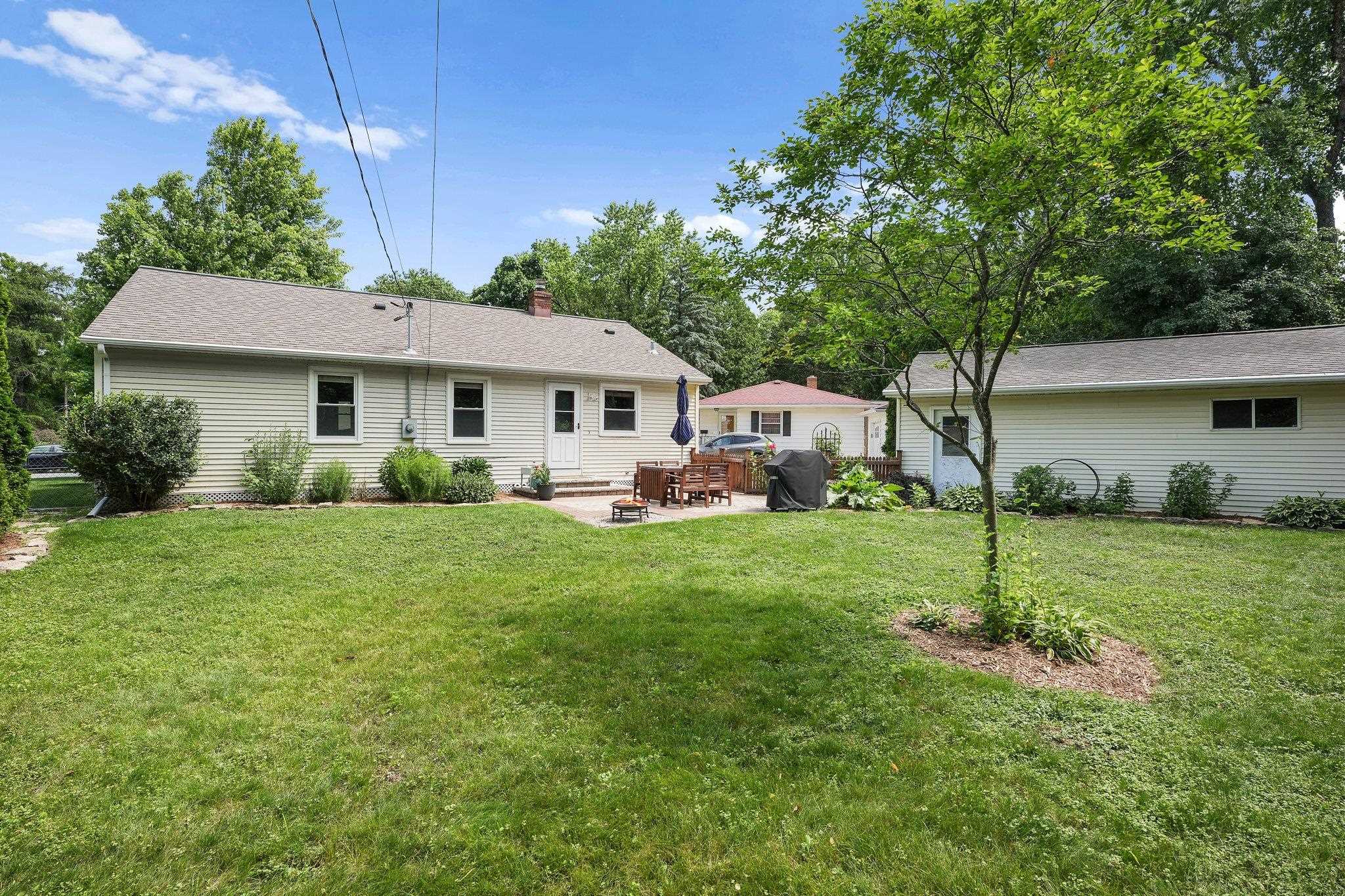 5325 Oak Crest Place