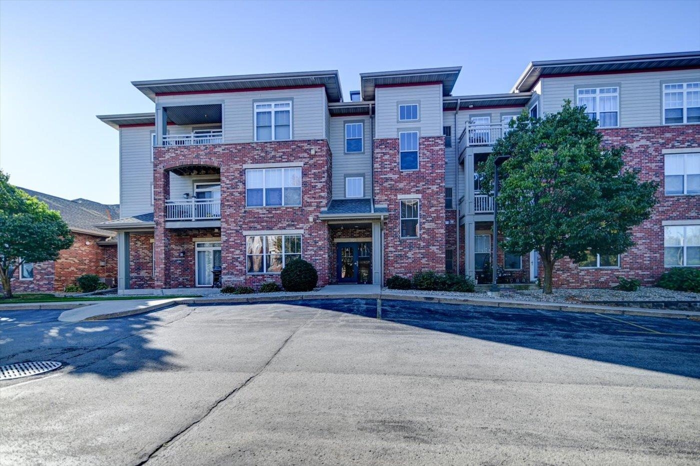 101 Metro Terrace 303