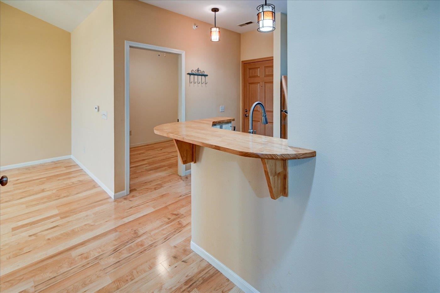 101 Metro Terrace 303