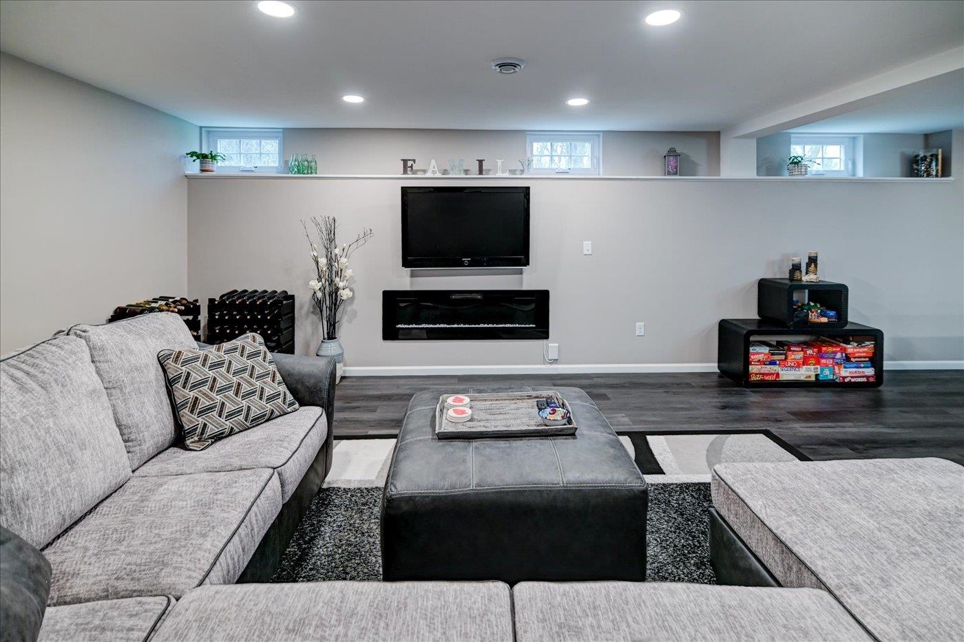 1958 Hillcrest Drive