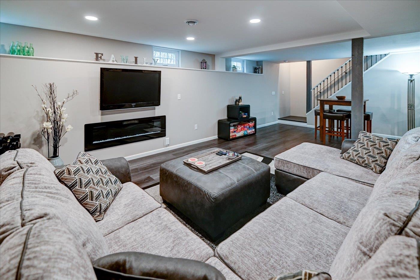 1958 Hillcrest Drive