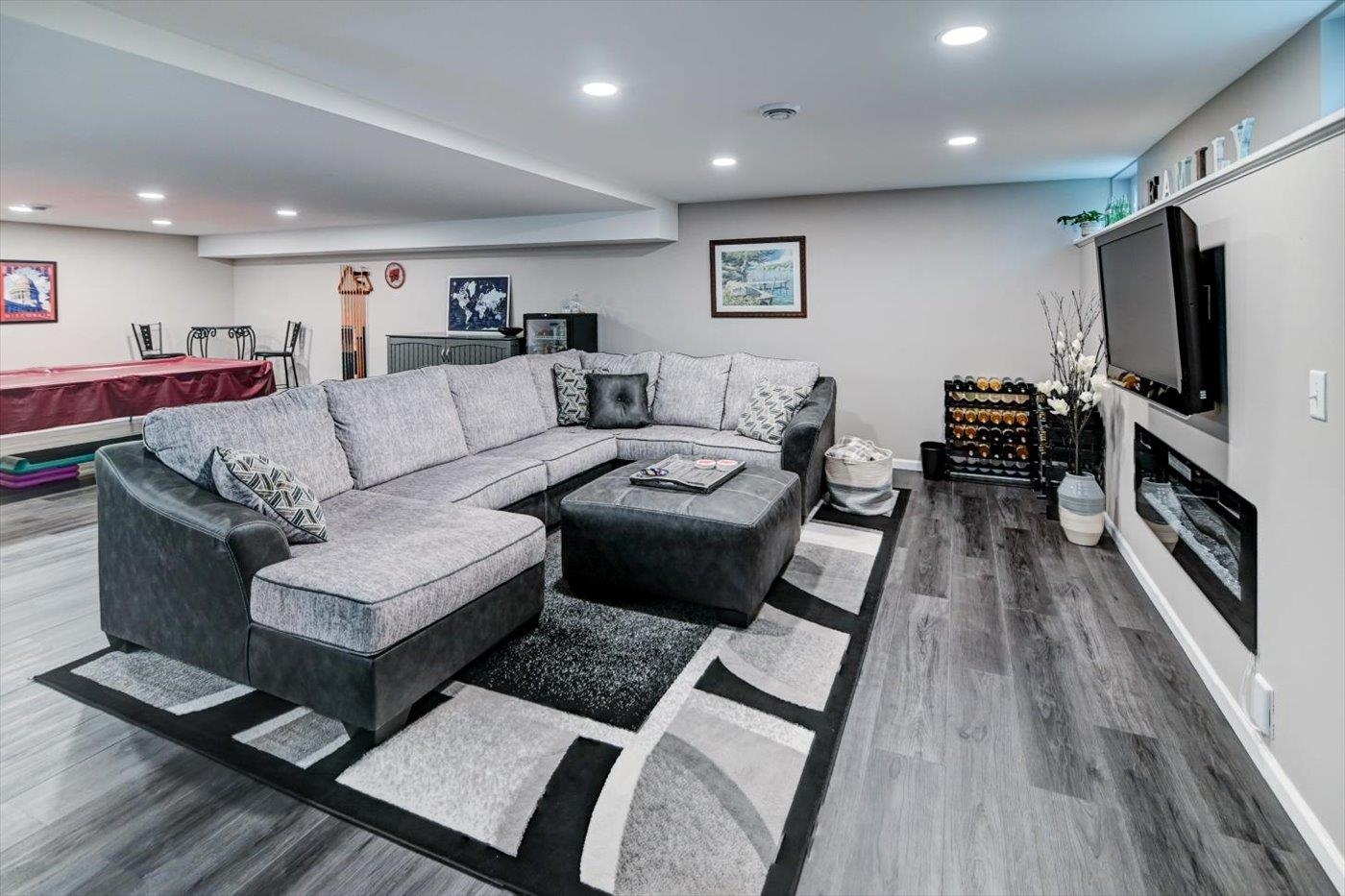 1958 Hillcrest Drive