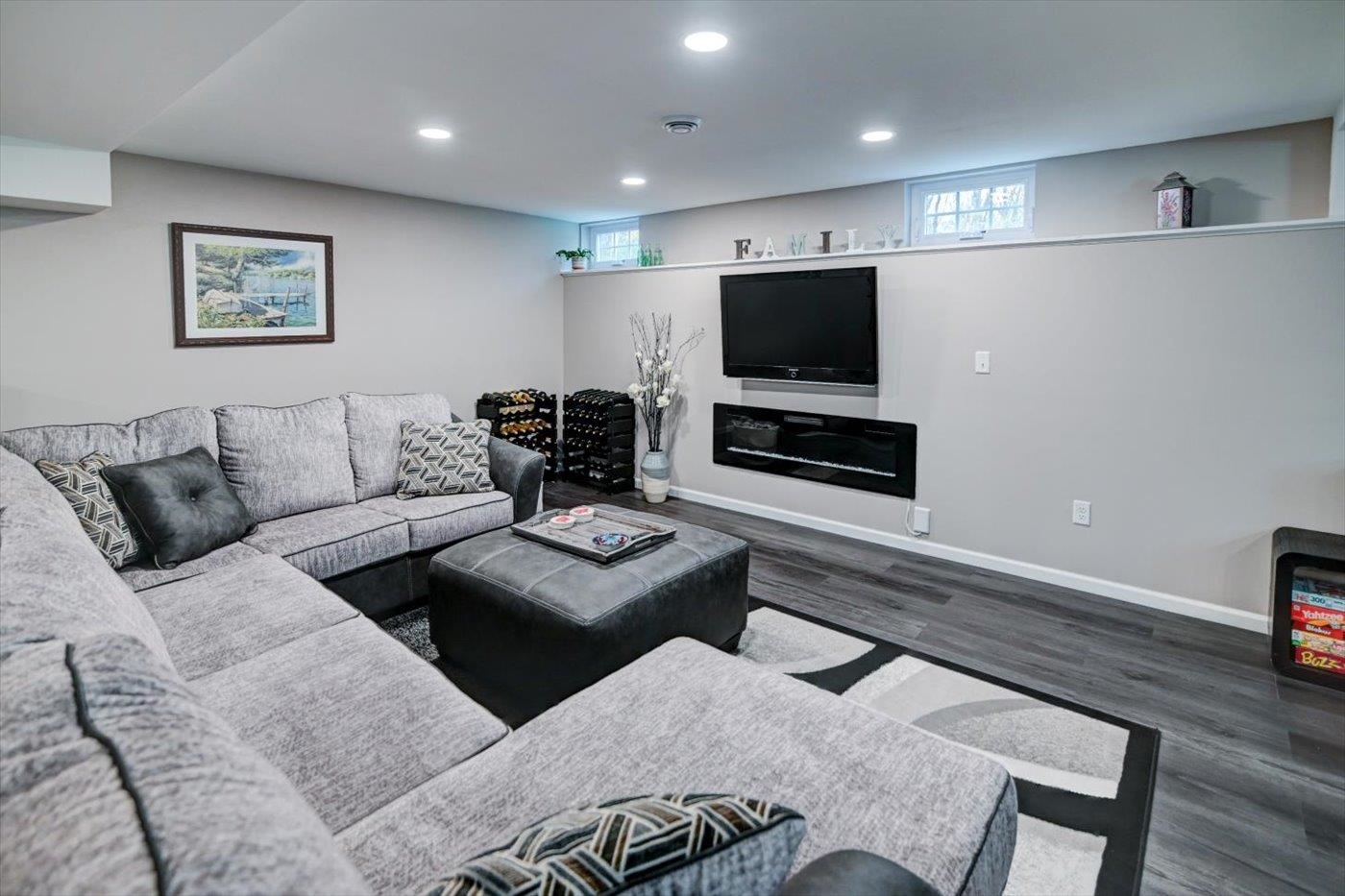 1958 Hillcrest Drive