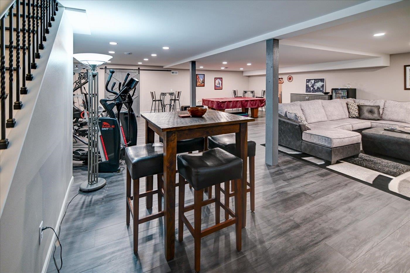 1958 Hillcrest Drive