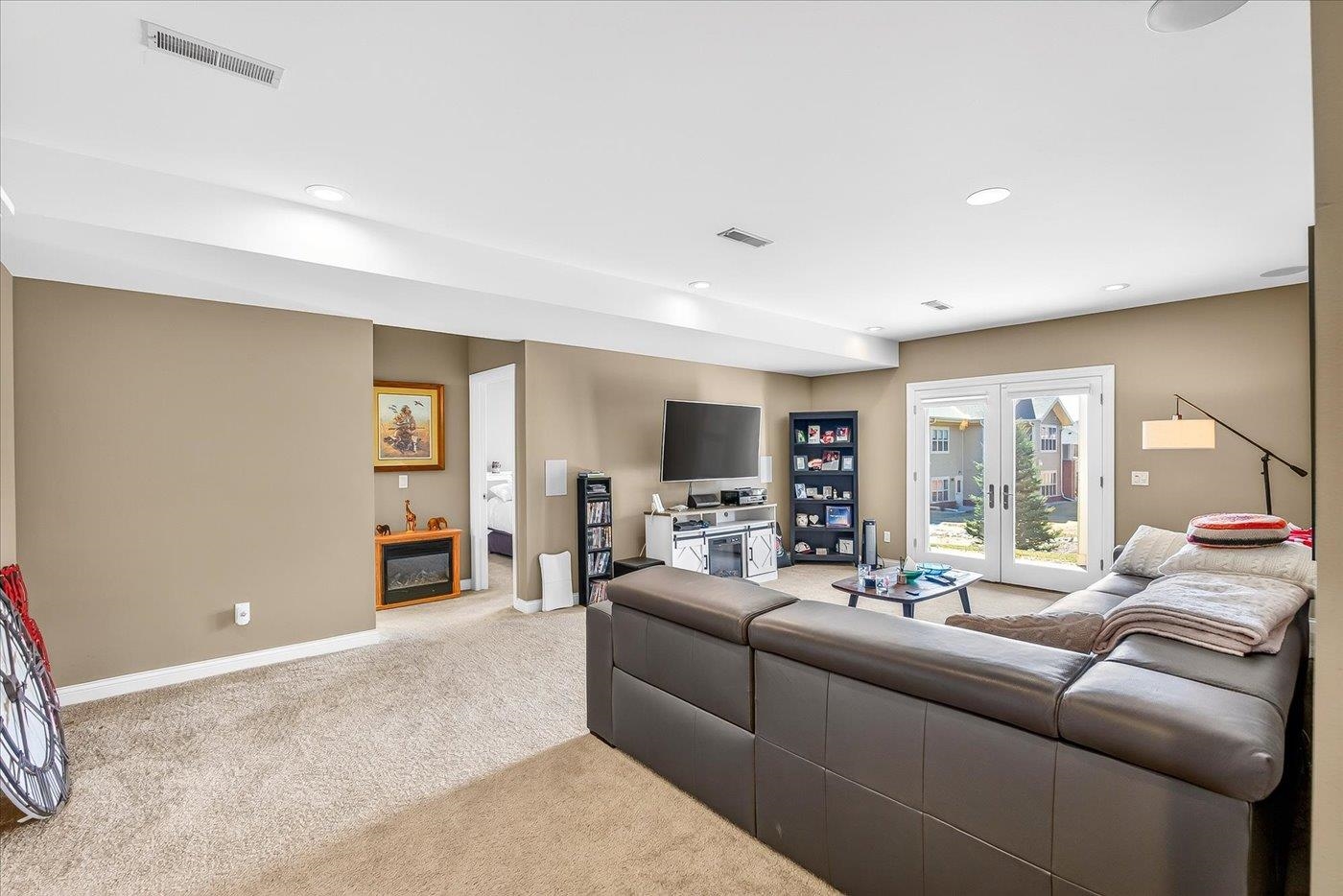 9013 Royal Oaks Circle