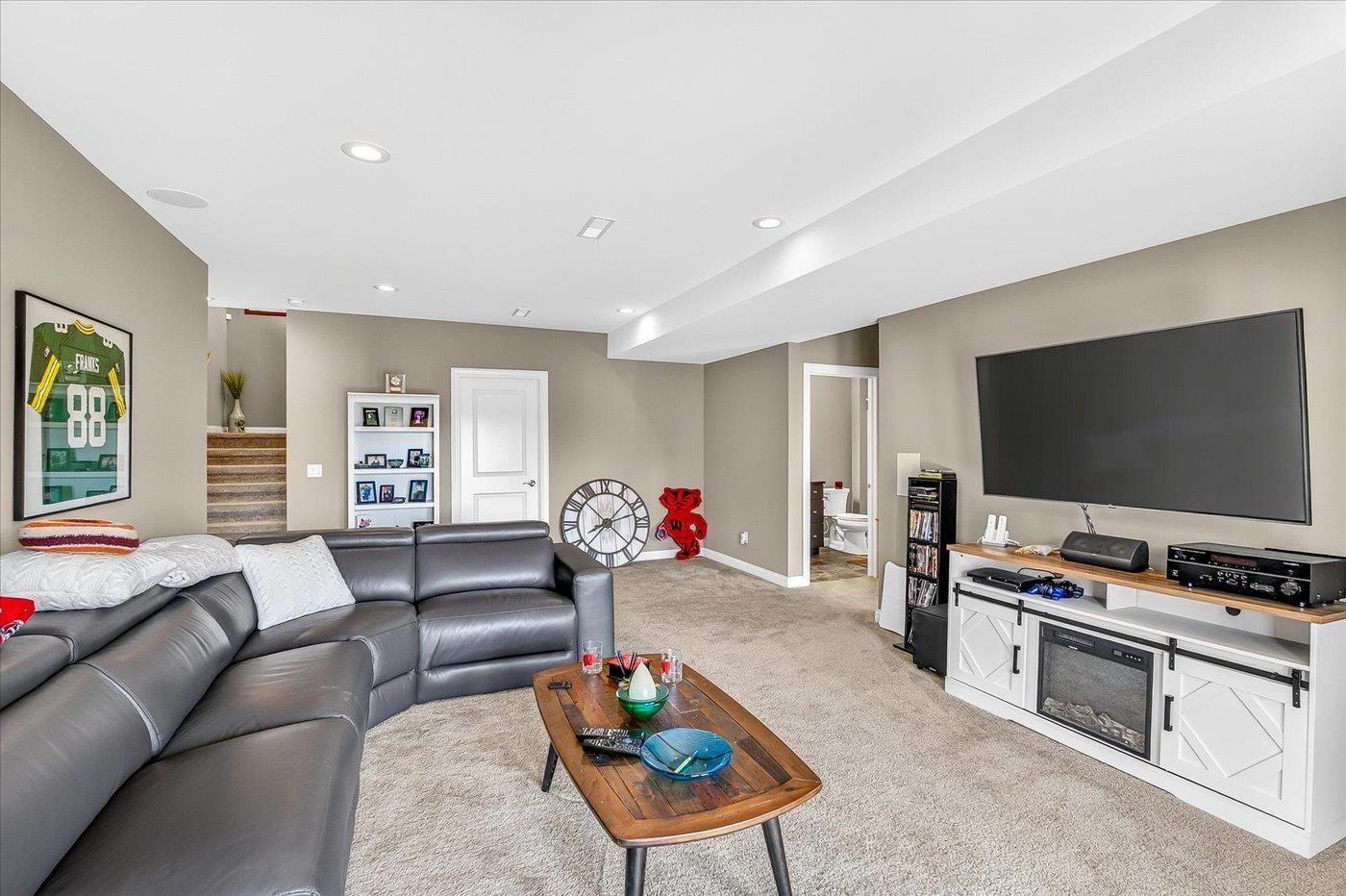 9013 Royal Oaks Circle