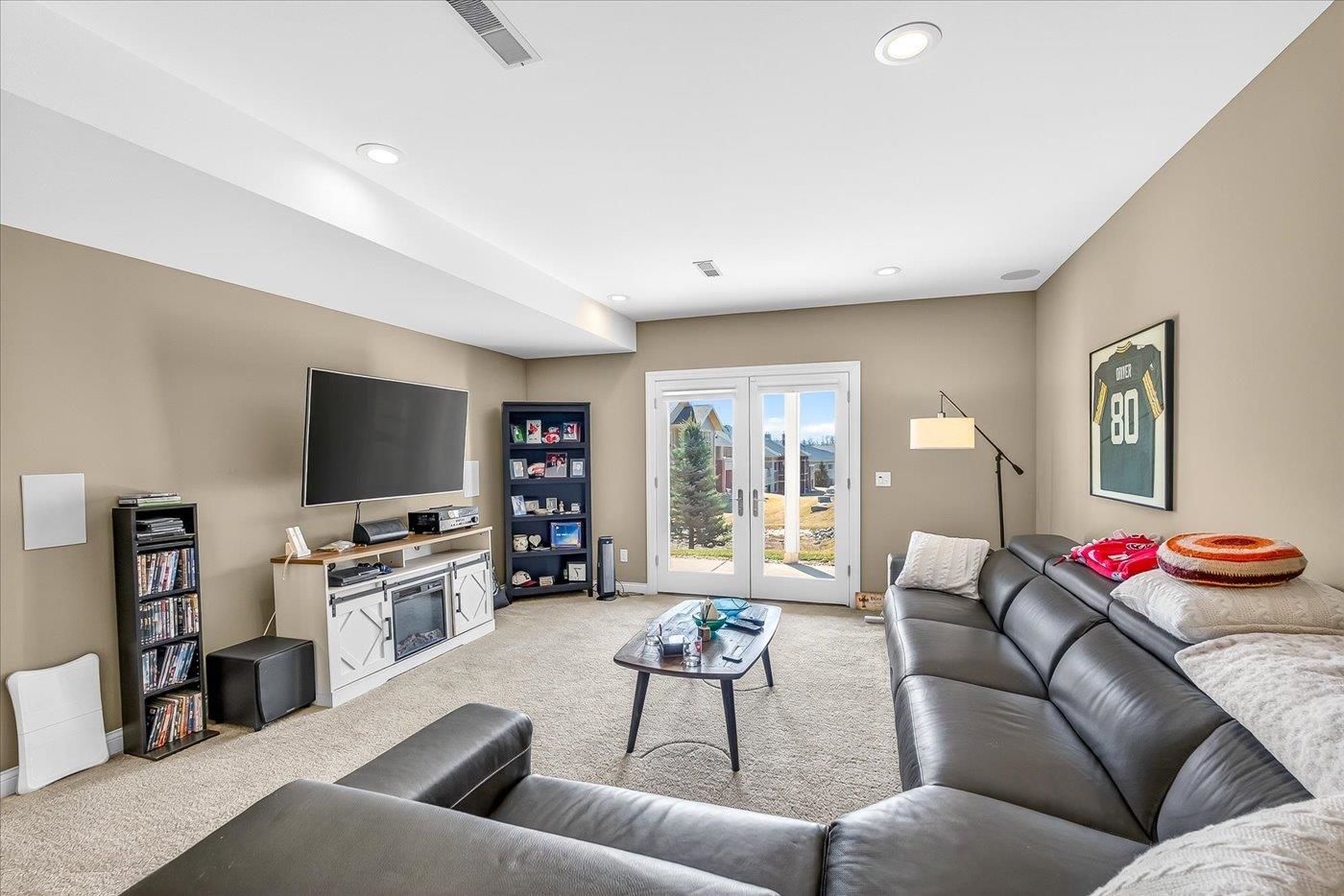 9013 Royal Oaks Circle