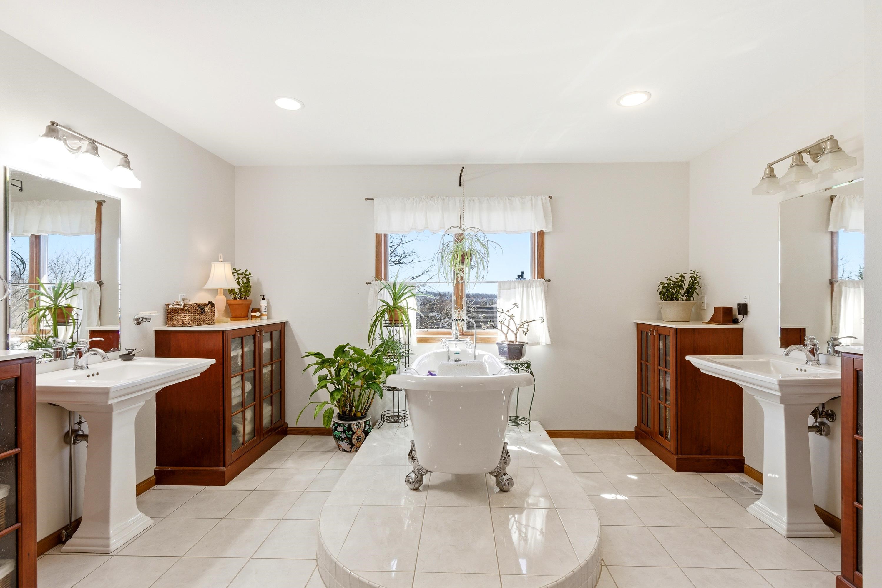 1005 Stonebriar Drive