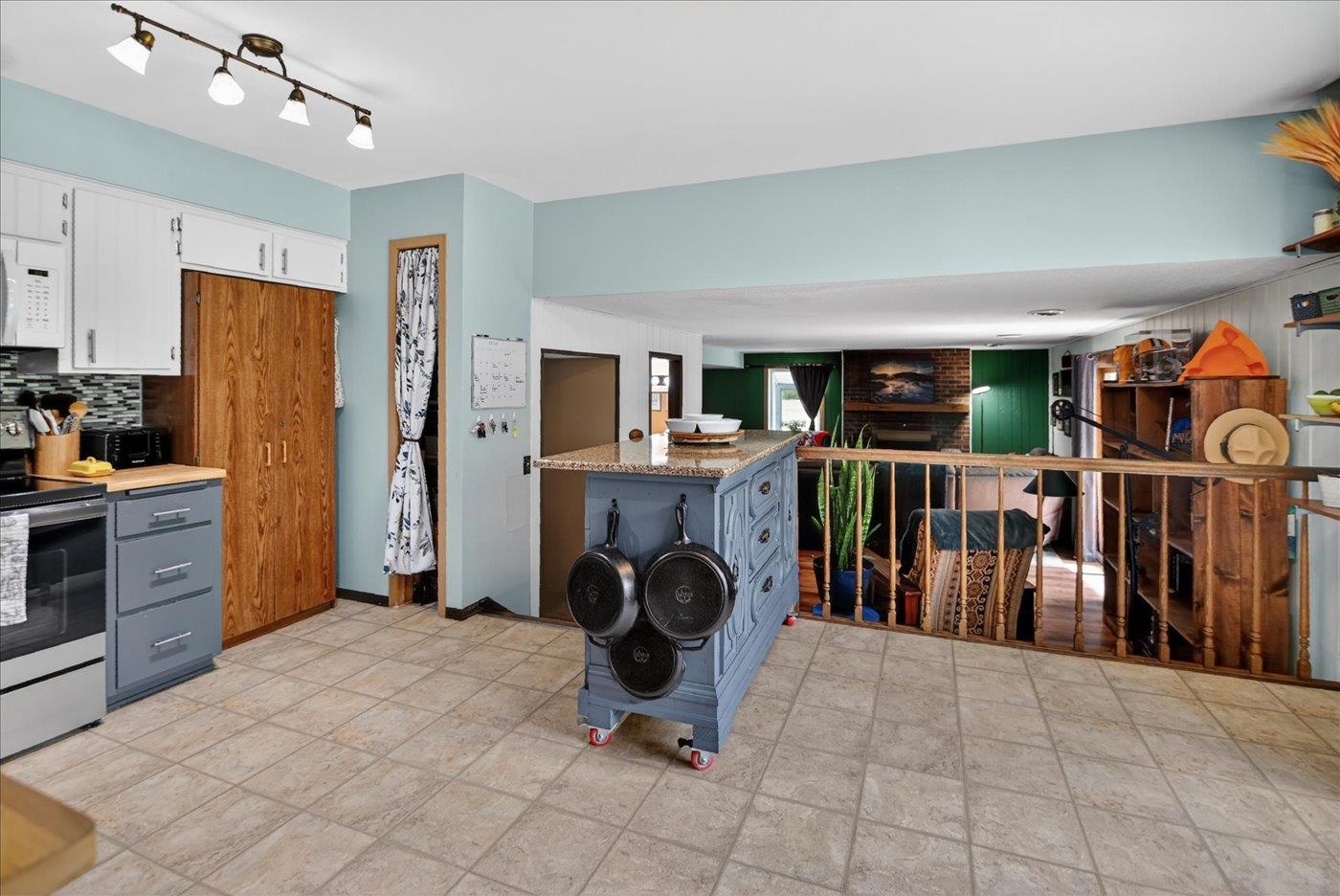 3795 Sunhill Drive