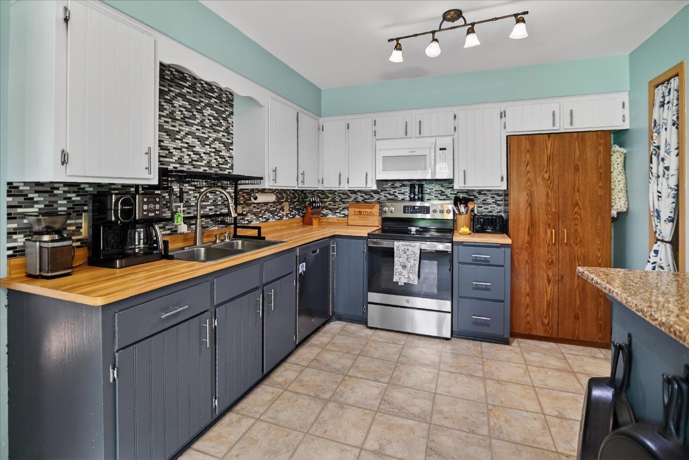 3795 Sunhill Drive