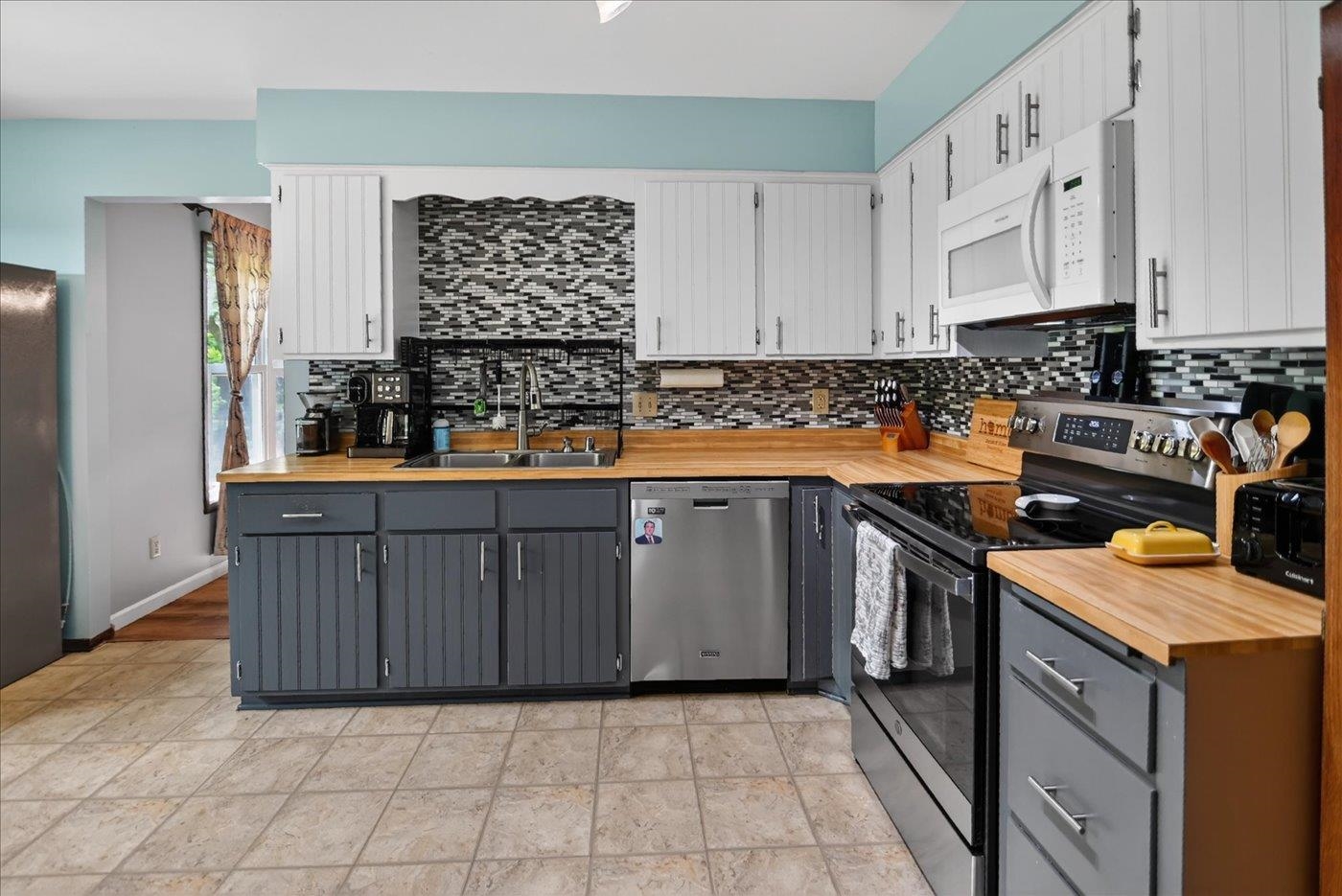 3795 Sunhill Drive