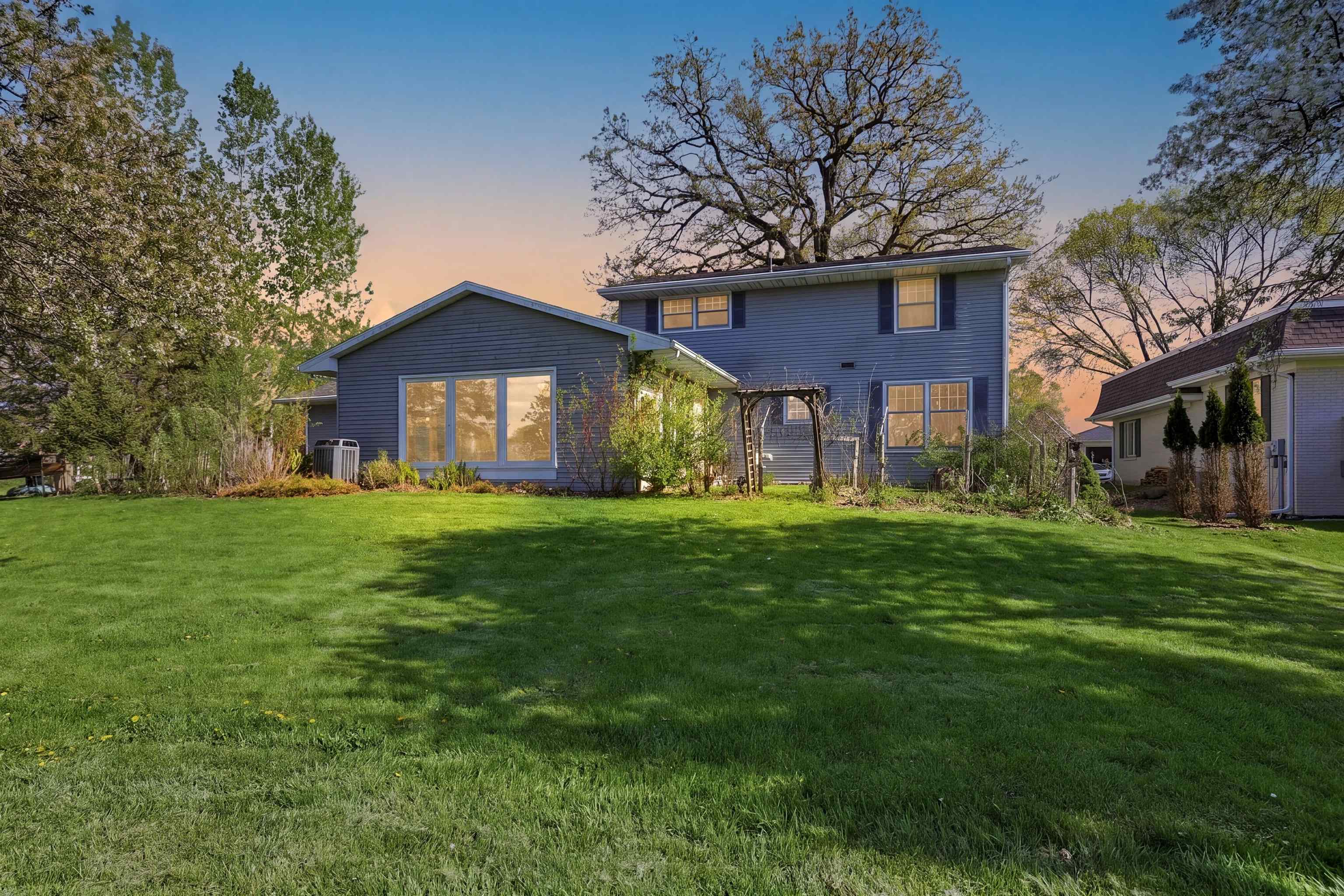 1542 Comanche Glen
