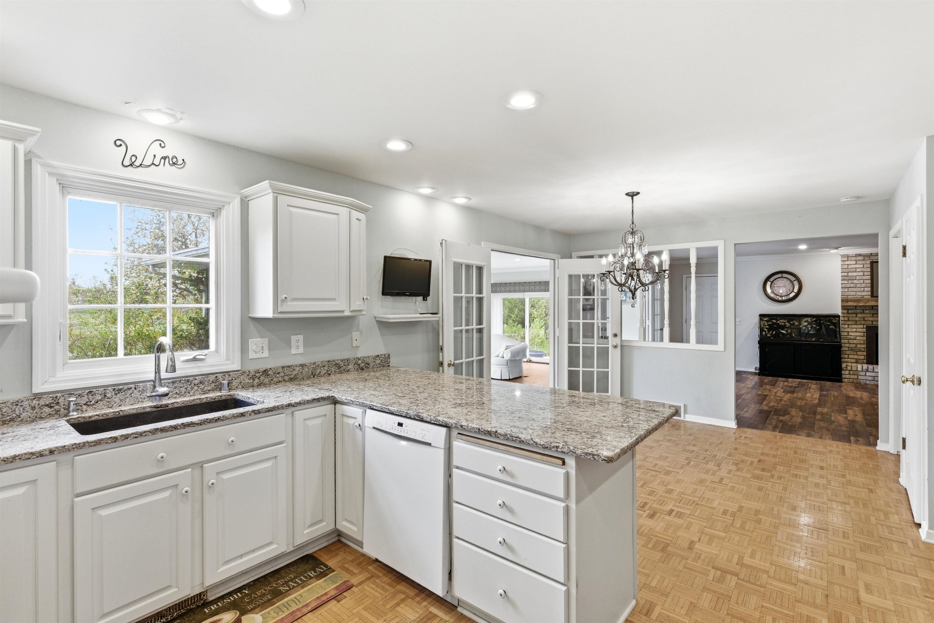 1542 Comanche Glen