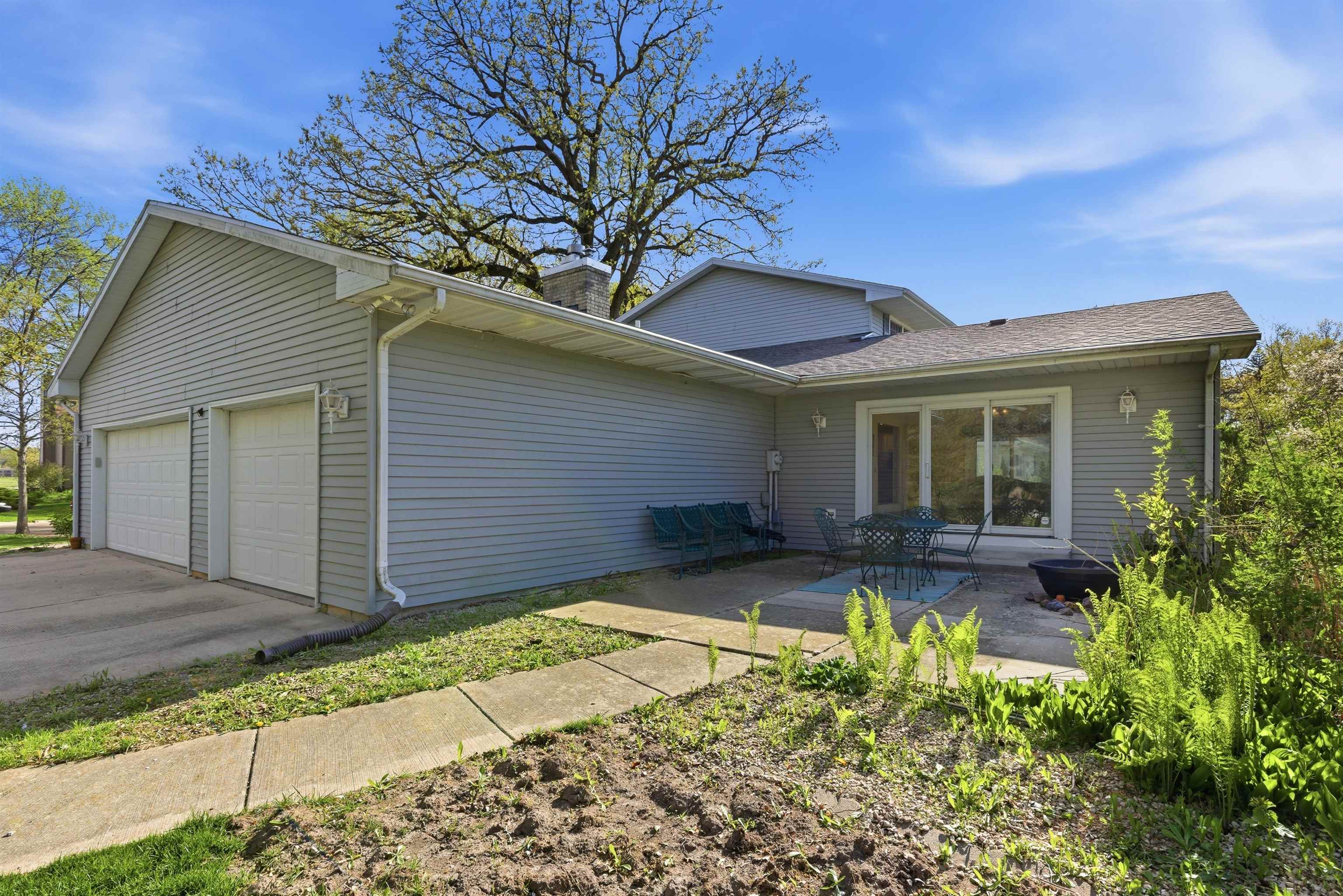 1542 Comanche Glen