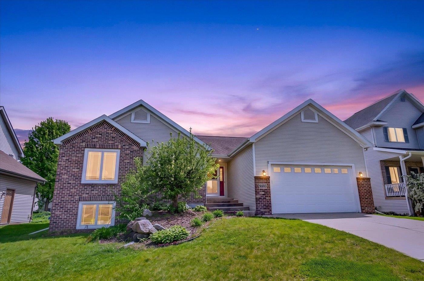 9423 White Fox Lane