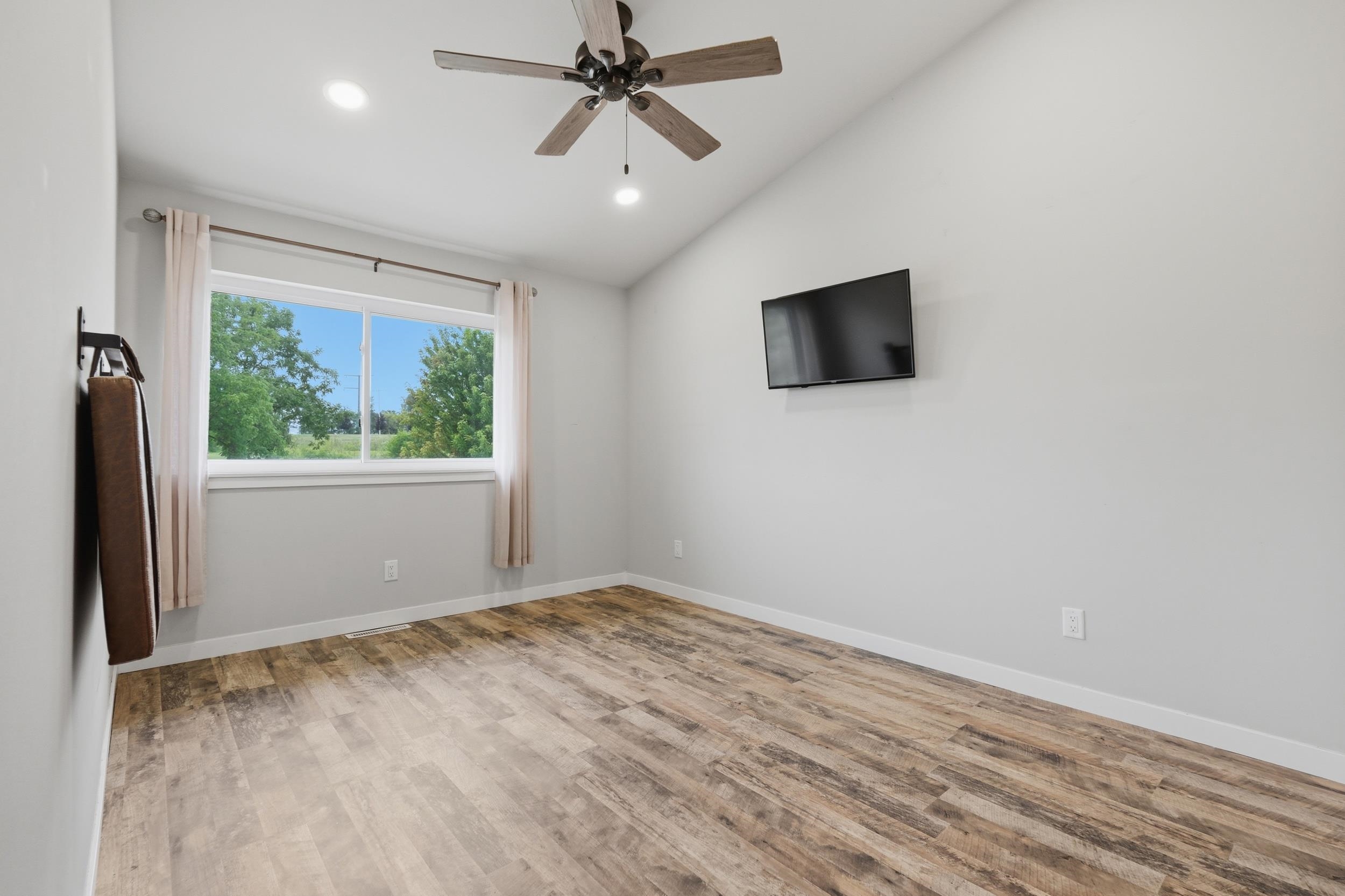 10250 County Road ID