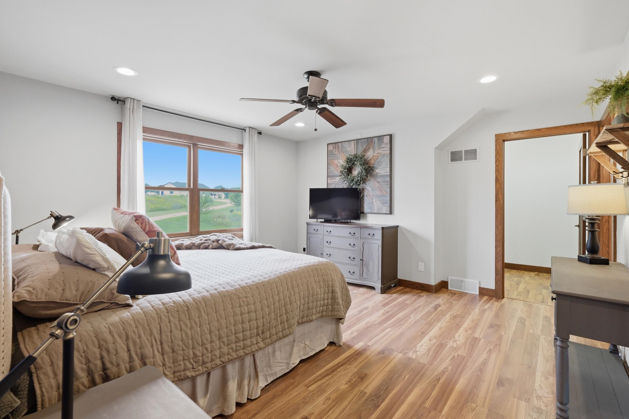 10250 County Road ID