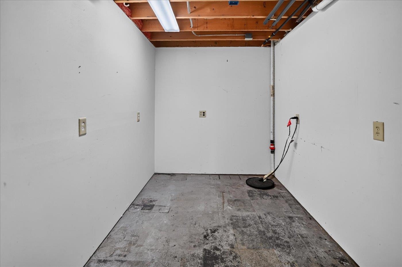 6 Fredericksburg Court
