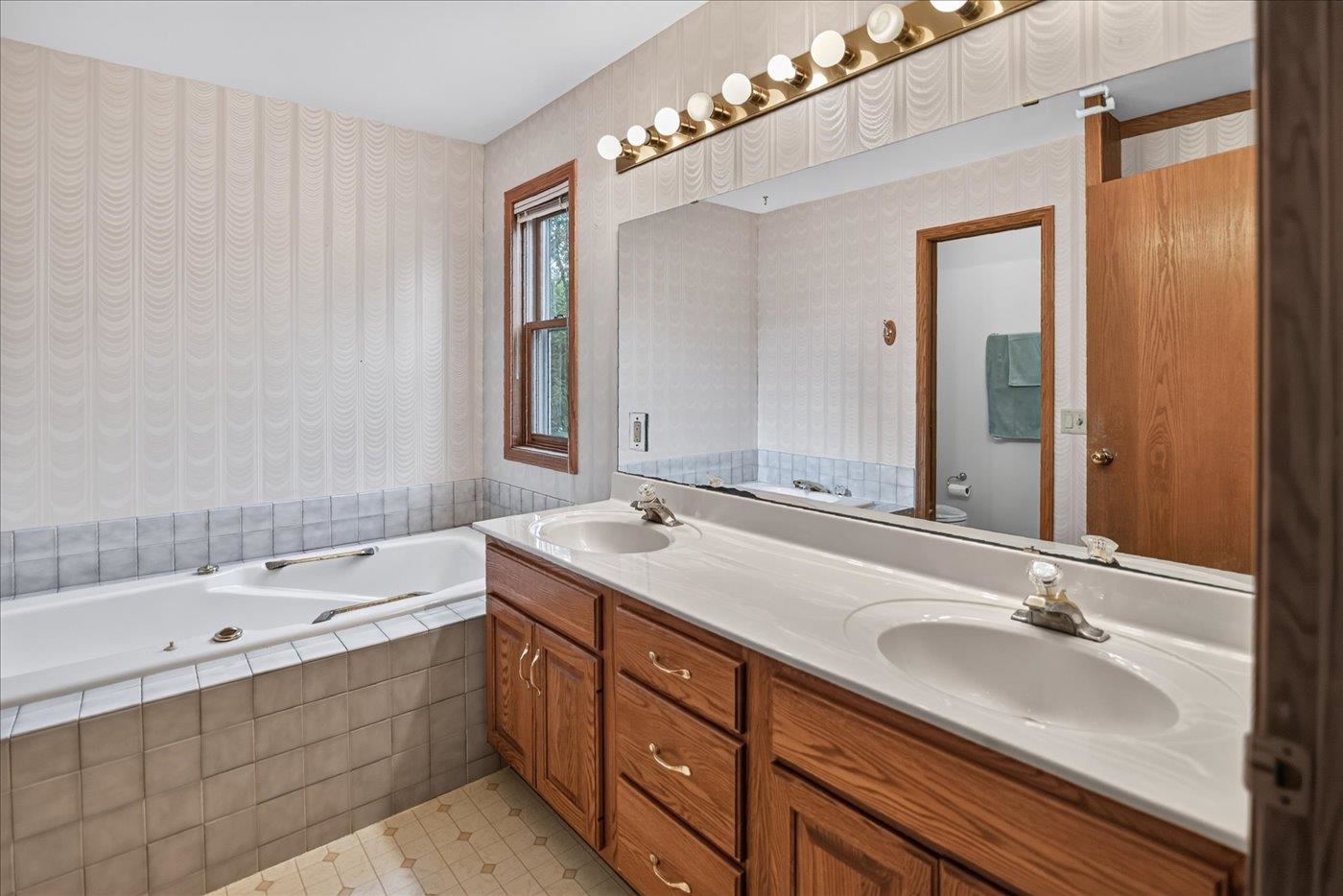 6 Fredericksburg Court
