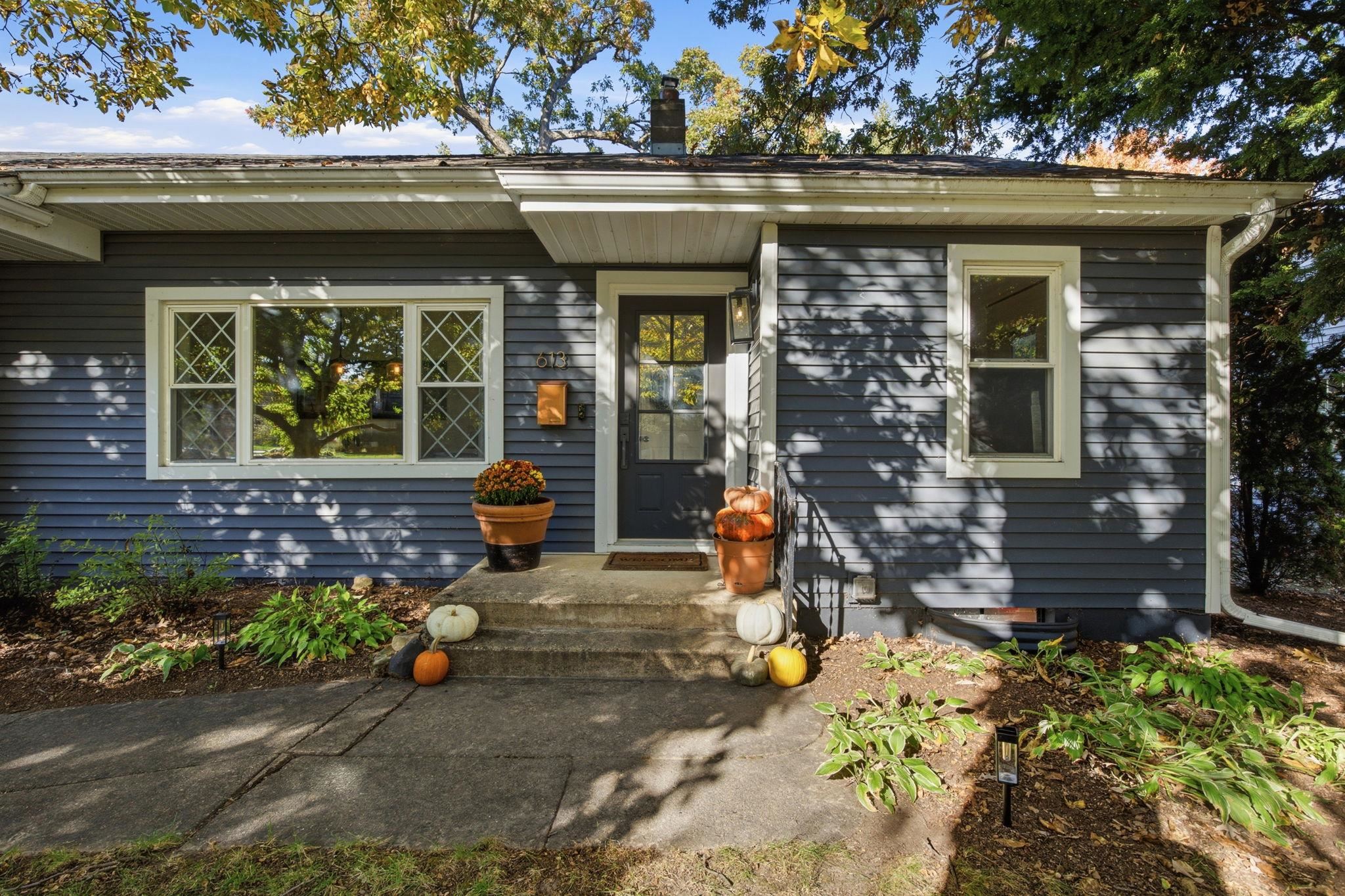 613 W Dean Avenue