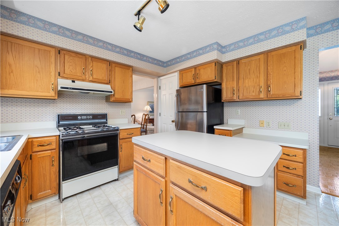 28152 Sherwood Drive