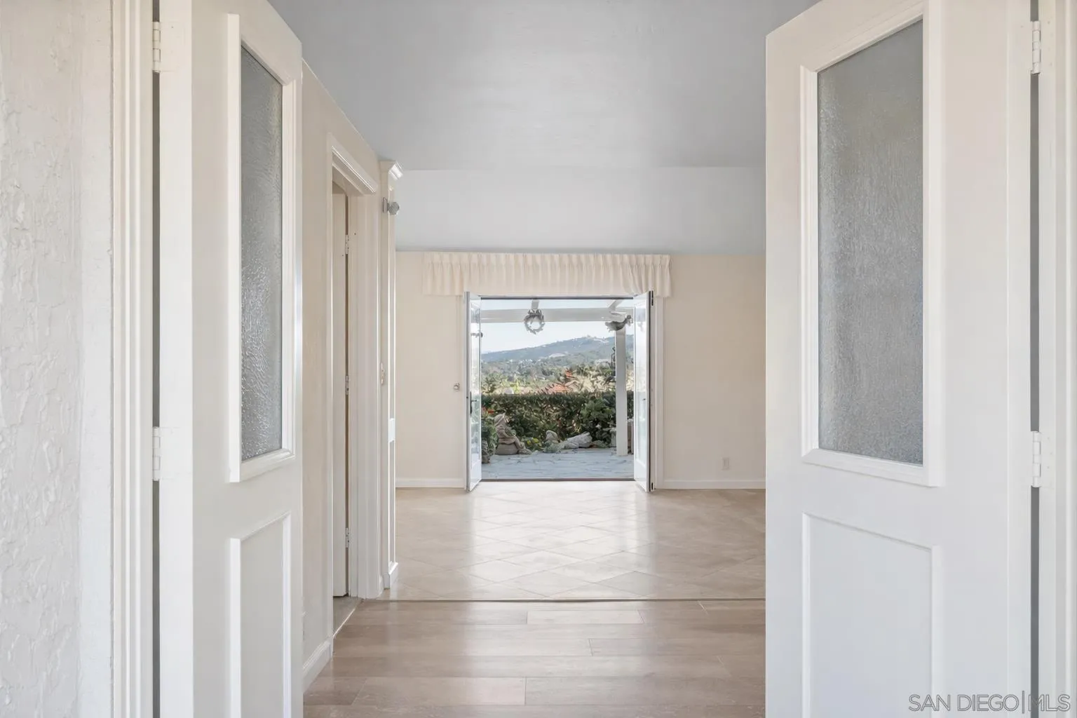 1169 Calle Del Baston