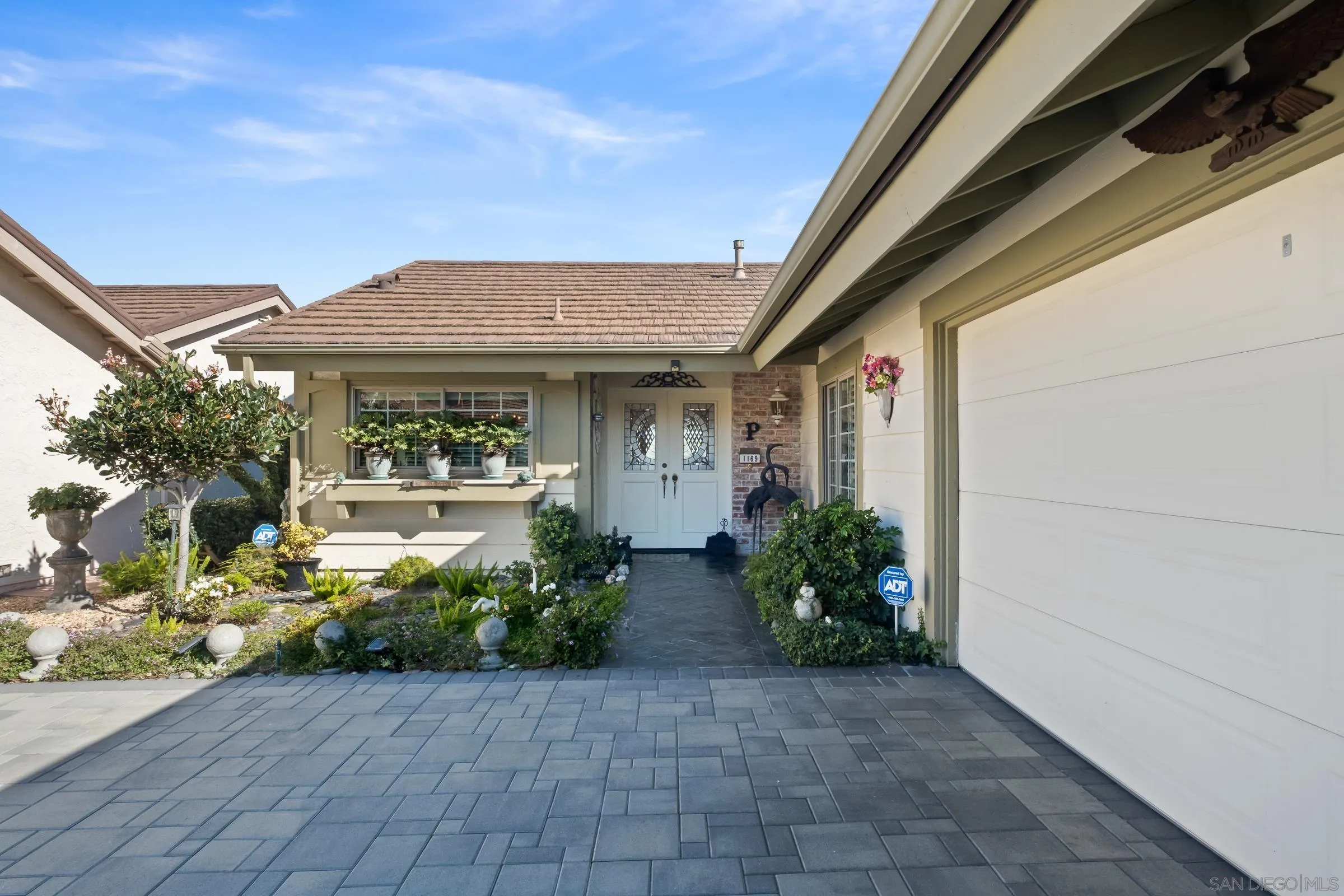 1169 Calle Del Baston