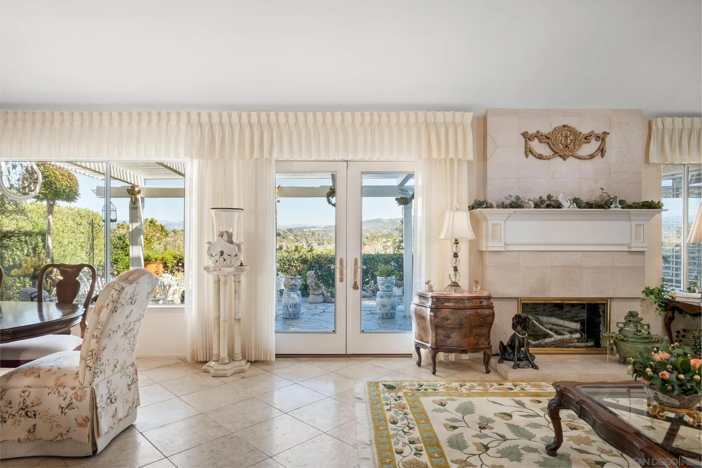 1169 Calle Del Baston