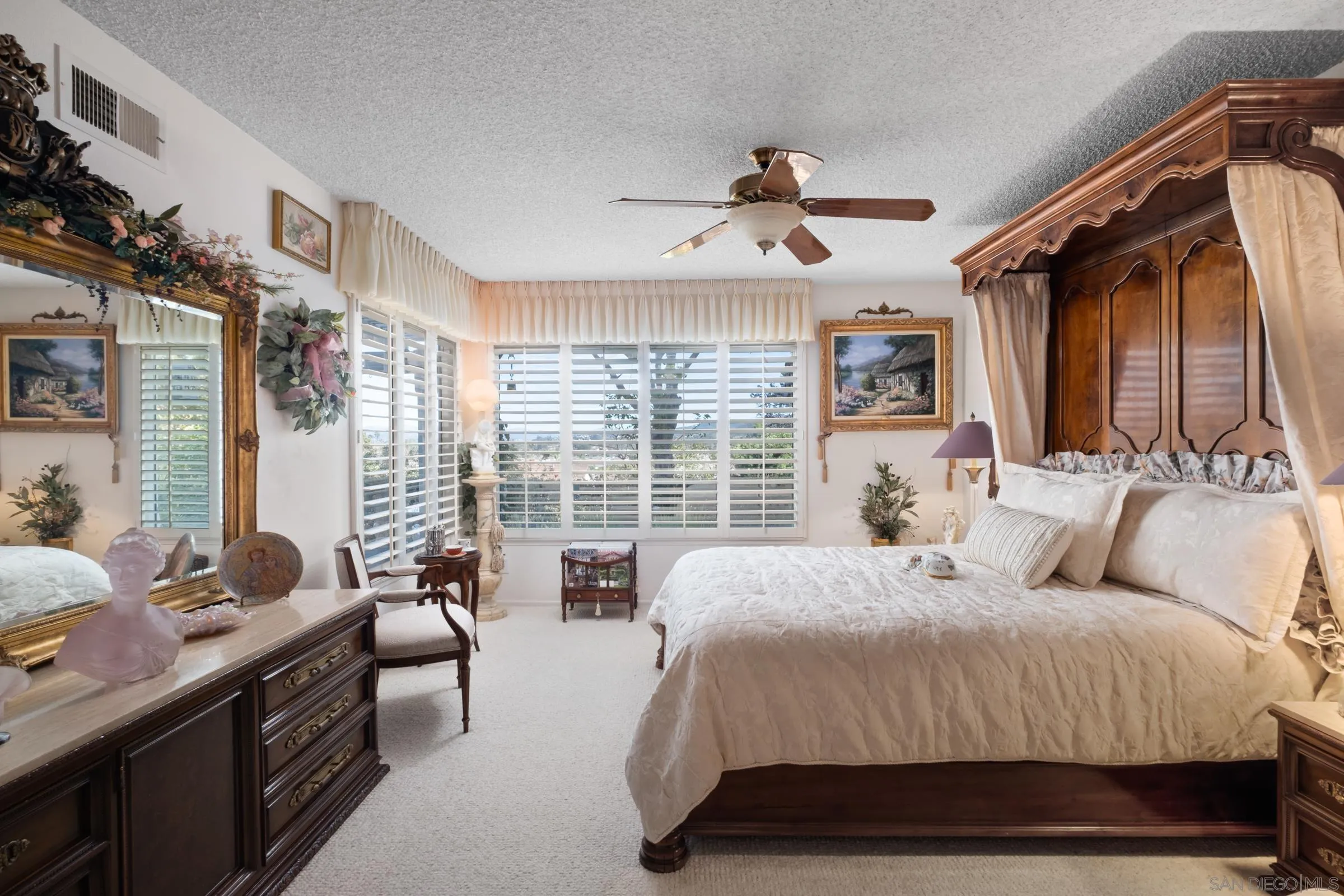 1169 Calle Del Baston