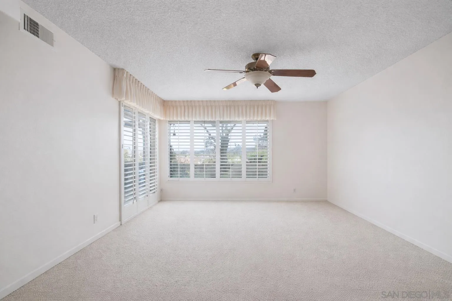 1169 Calle Del Baston