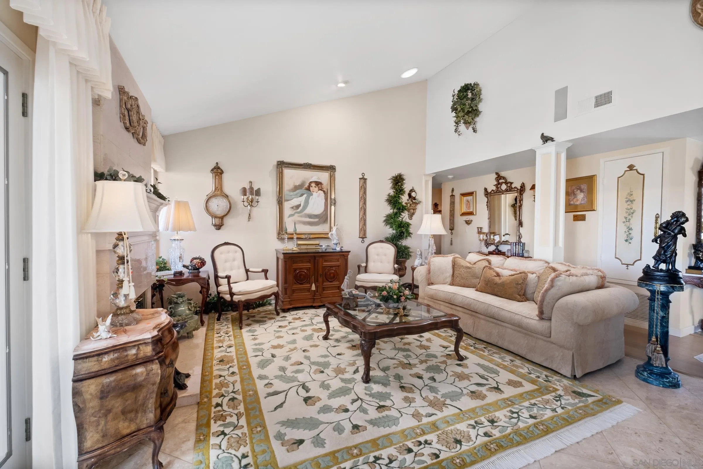 1169 Calle Del Baston