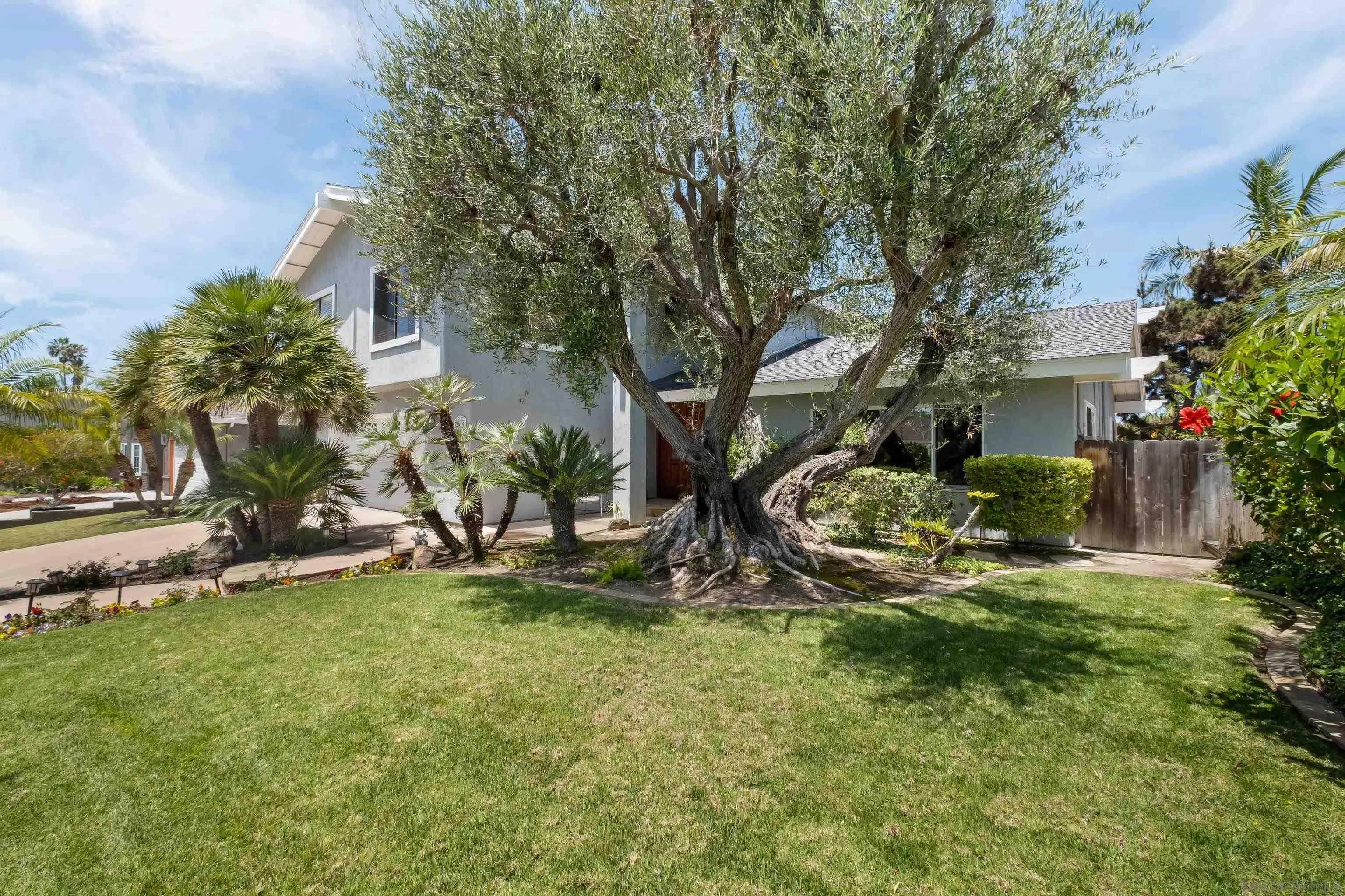 2614 Abedul Street