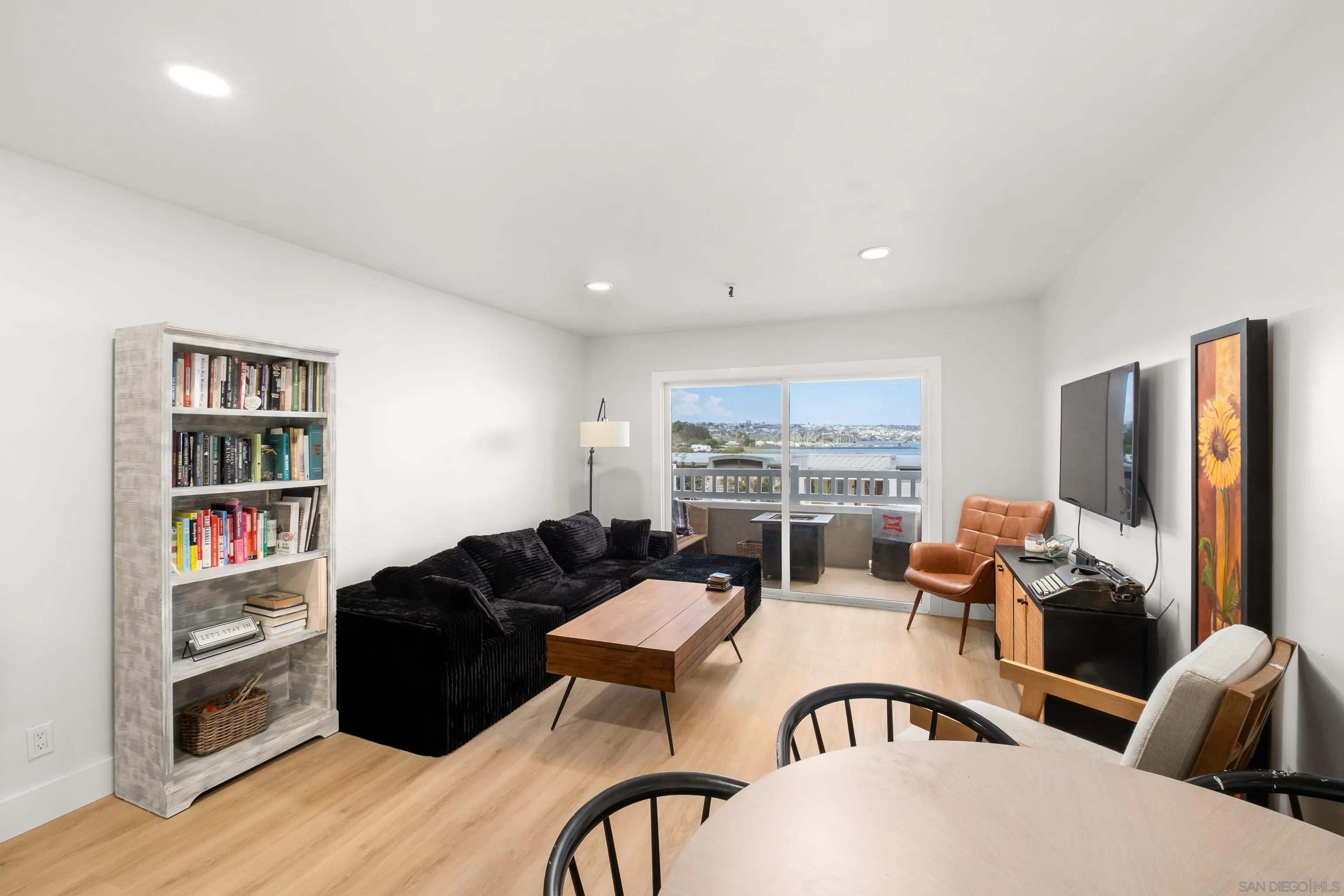 4015 Crown Point Unit 104