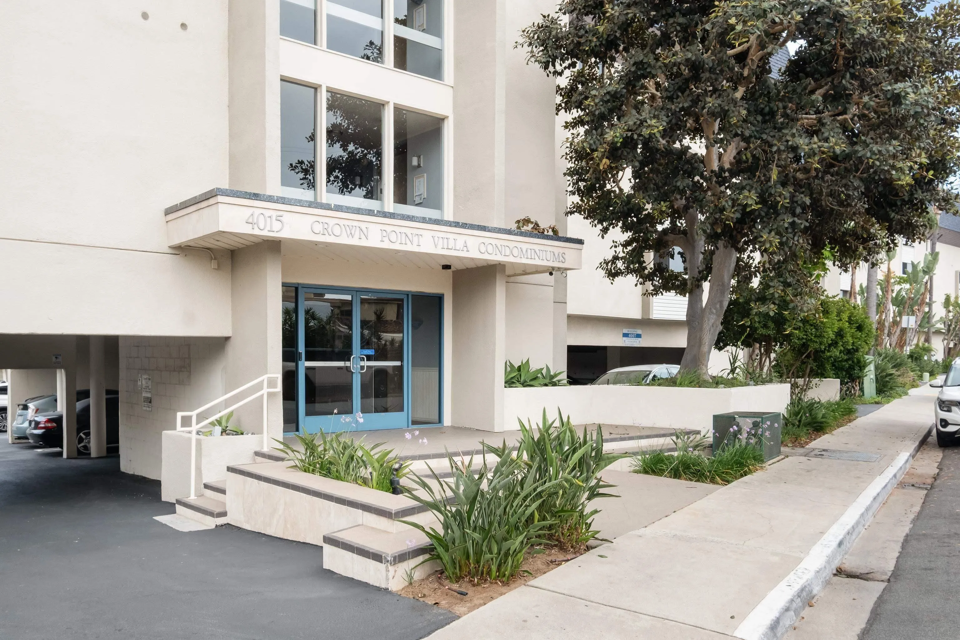 4015 Crown Point Unit 104
