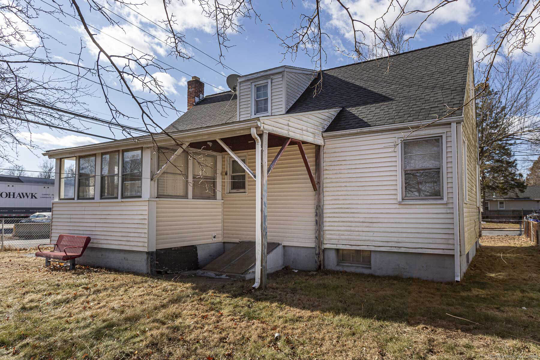2 Laurel Street