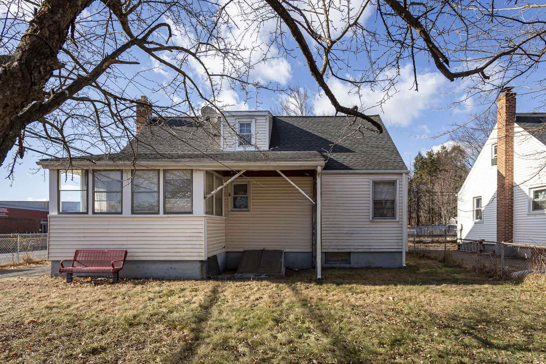 2 Laurel Street