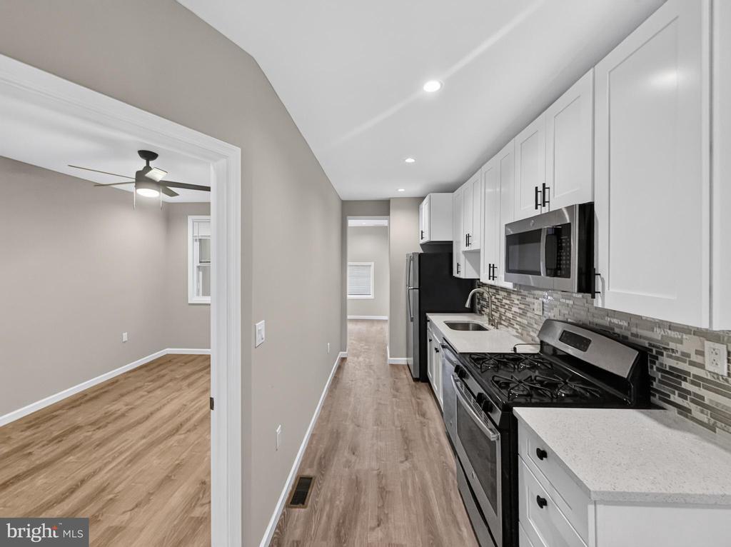 208 21ST STREET NE Unit: 1