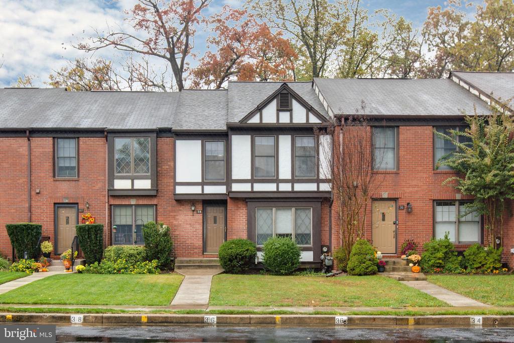 38 TUDOR COURT