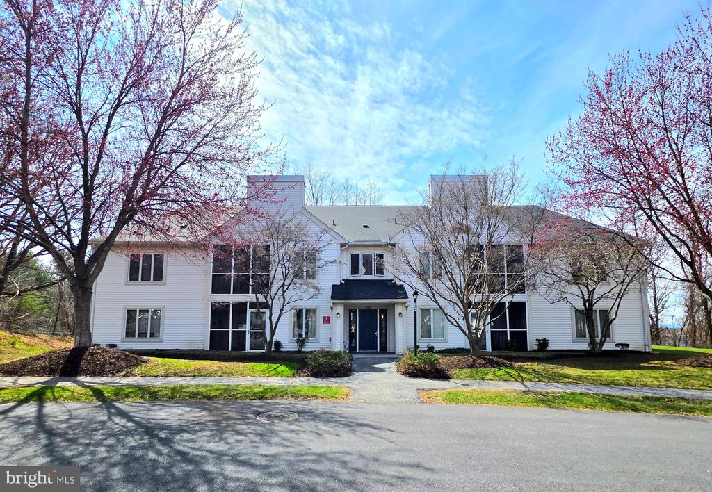 375 KINGSBURY WAY Unit: D23