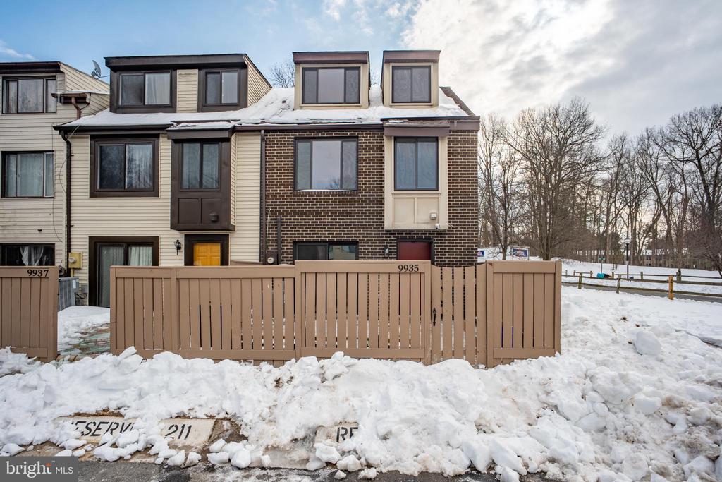 9935 FOREST VIEW
