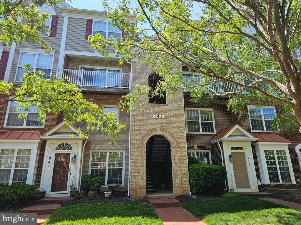 343 FALLSGROVE DRIVE Unit: 47