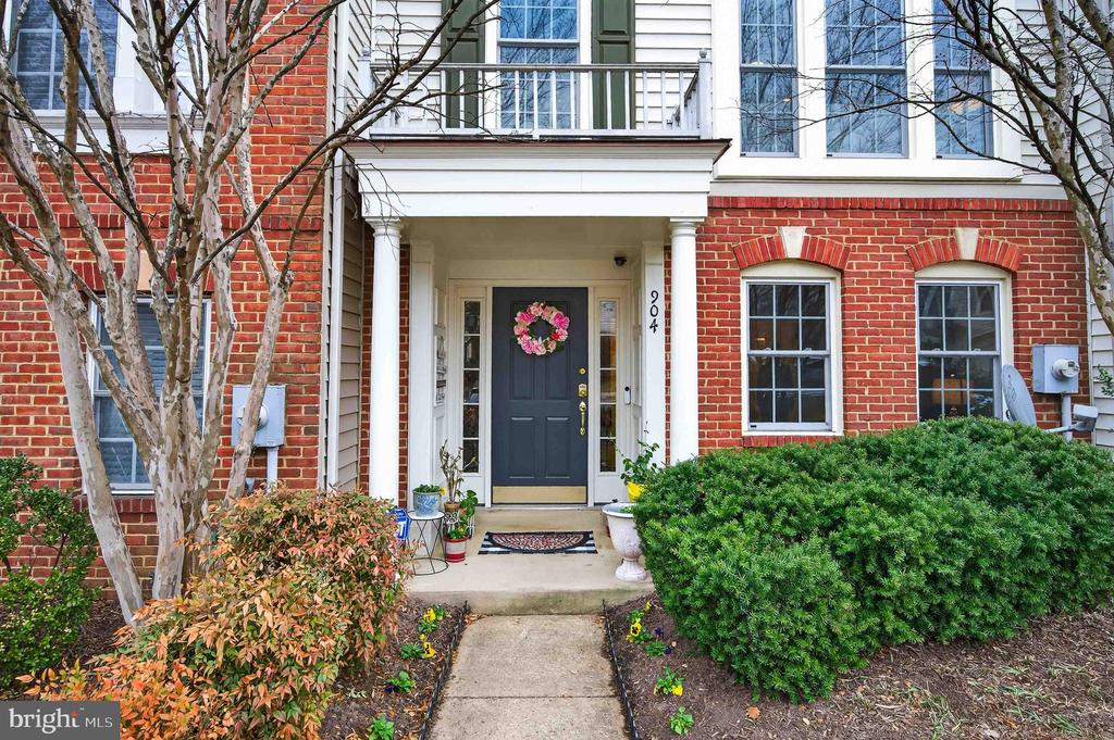 904 HARRISON CIRCLE