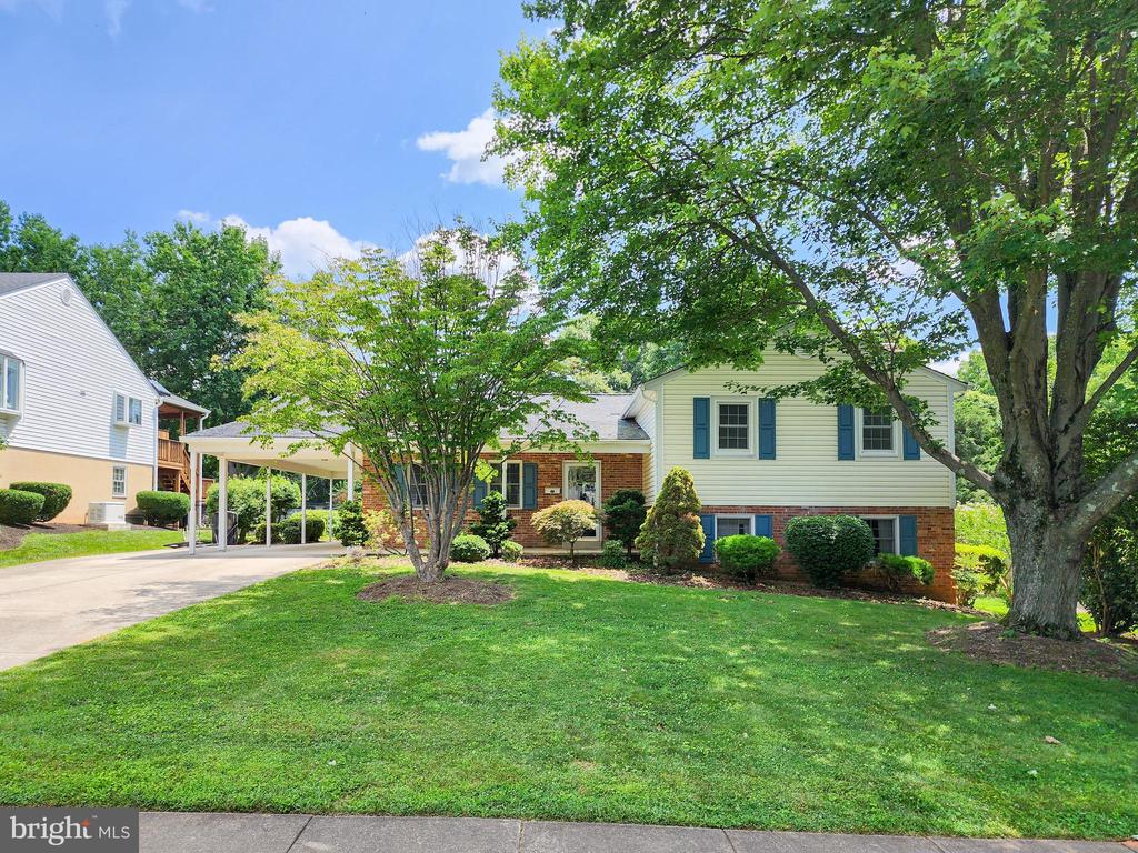 1603 MARY ELLEN COURT