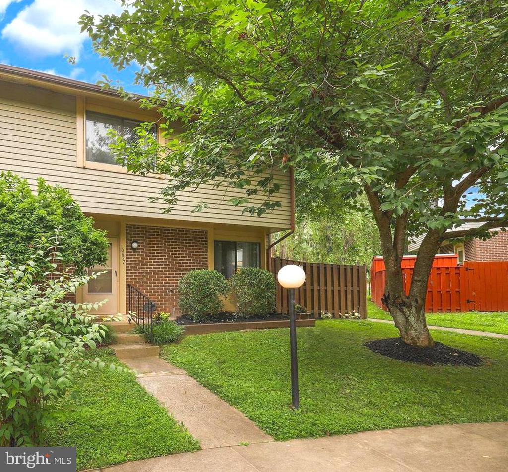10677 MYRTLE OAK COURT