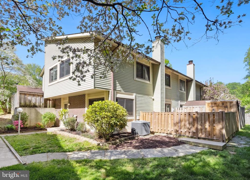 5610 SUMMER OAK WAY