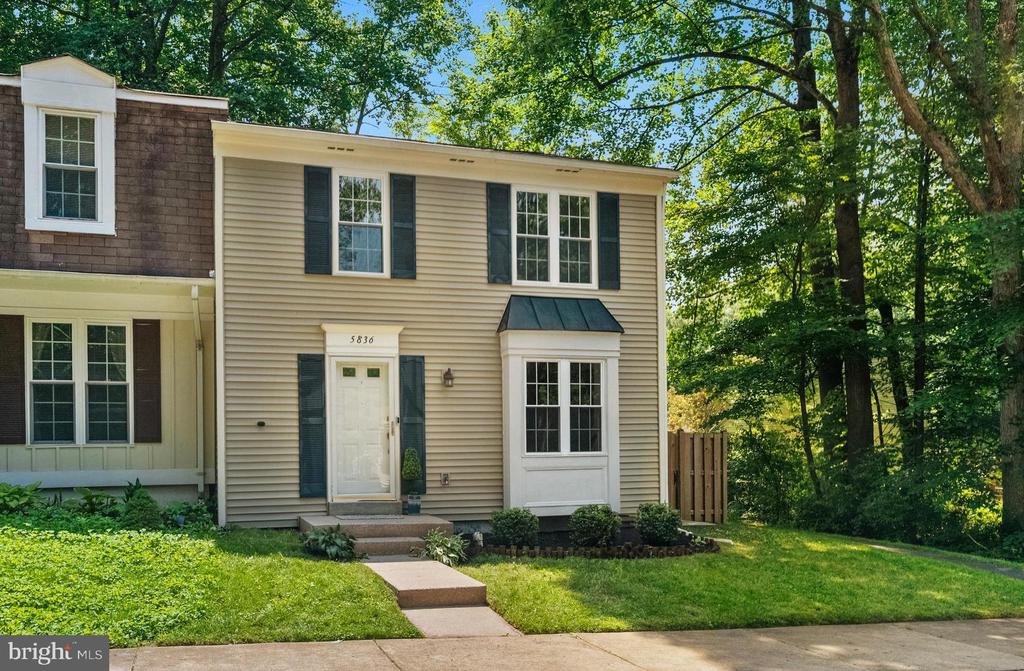 5836 WOOD POPPY COURT