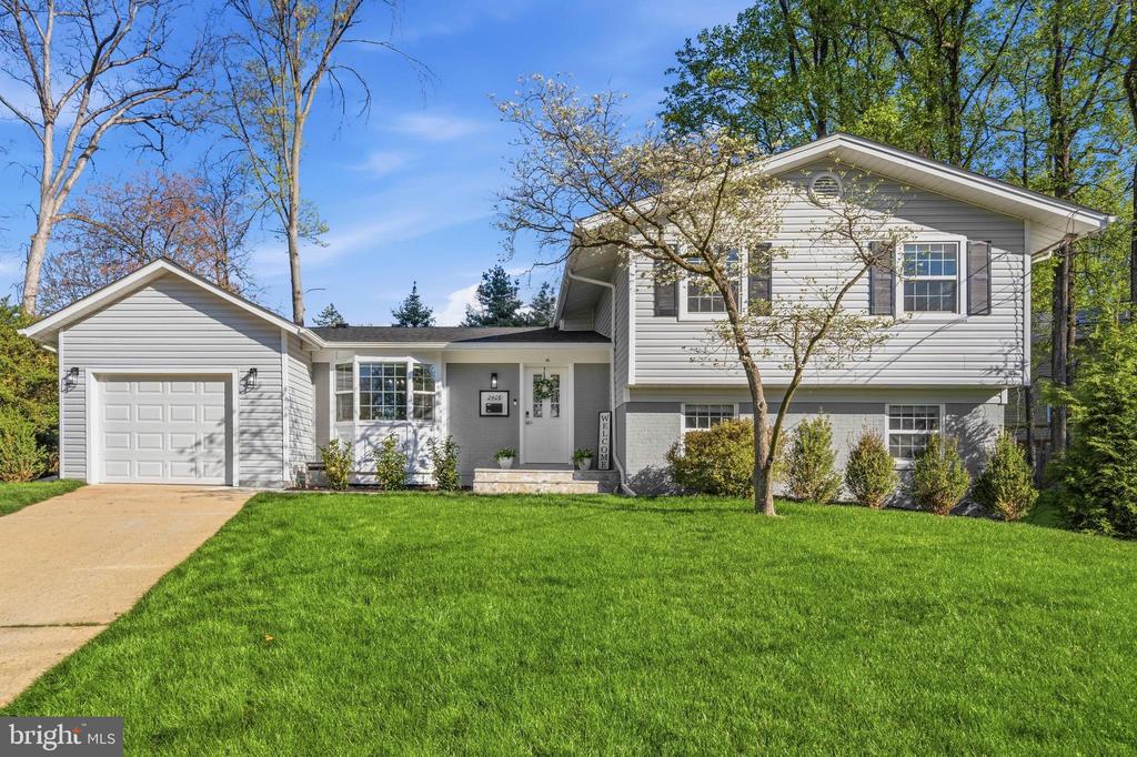 2406 GARNETT COURT