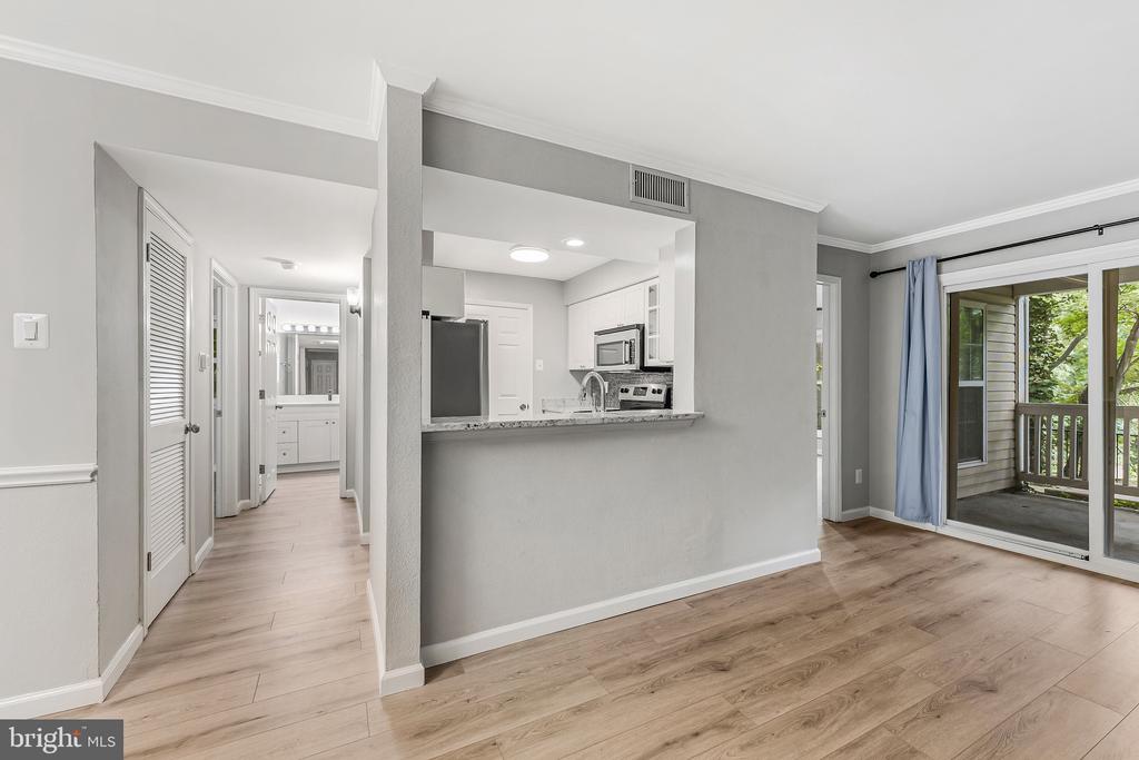 1501 LINCOLN WAY Unit: 101